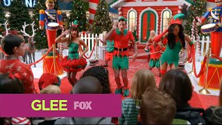 GLEE - Here Comes Santa Claus (Down Santa Claus Lane) [Full Performance] HD