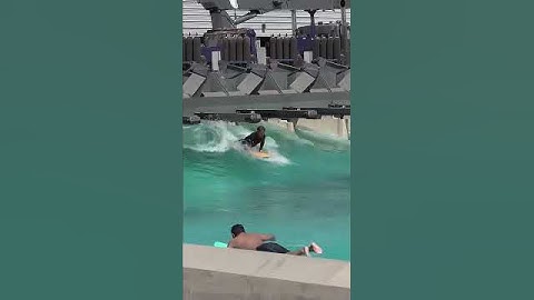 Technique for creating water waves in a swimming pool using a wave maker machine #shorts