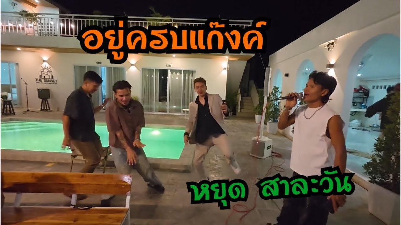 Мы все снова собрались вместе за обедом после стольких лет!! Так давно не виделись, я так счастли...