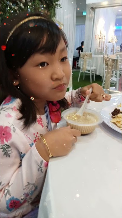 Kompang dipalu..
