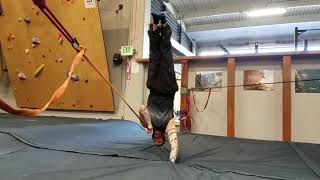 Slackline 1 arm Shoulder Stand
