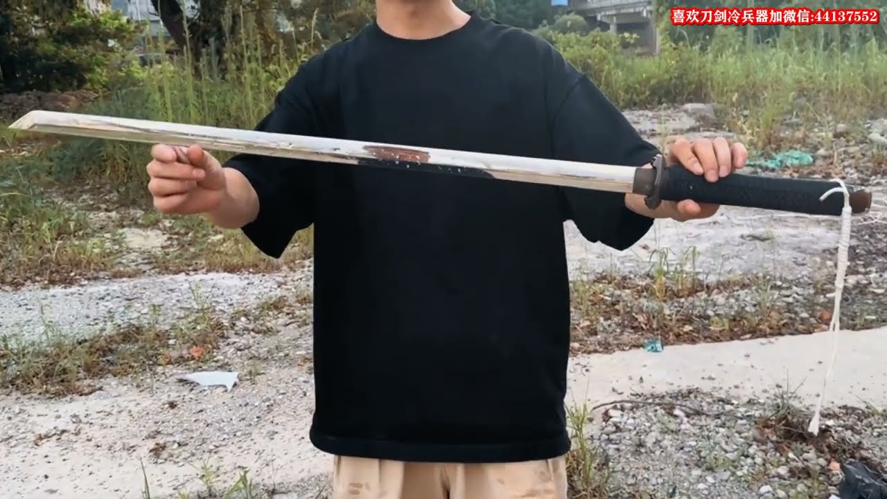 零距离空瓶极致超镜面断发？还能搂红牛罐？什么唐刀怎么强颜值与性能并存！