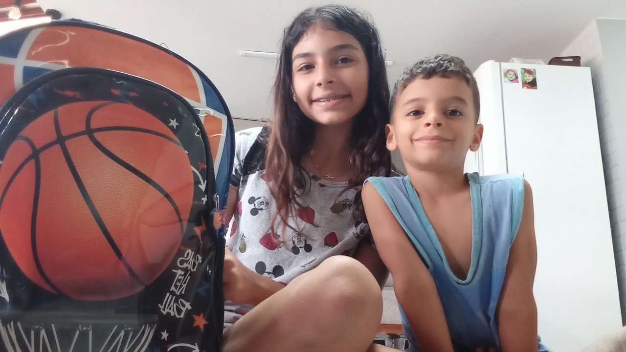 Reagindo a mochila do meu irmão 🎒