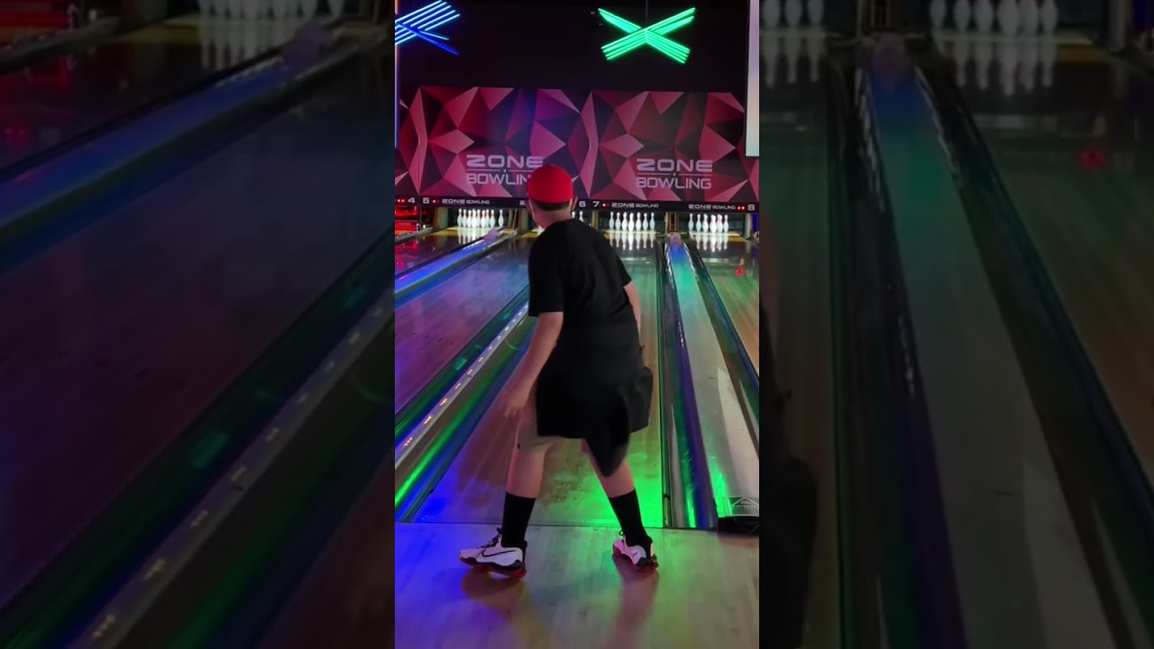 Bowling, will I get a strike??? auf YouTube ansehen Bowling, will I get a strike??? auf YouTube ansehen