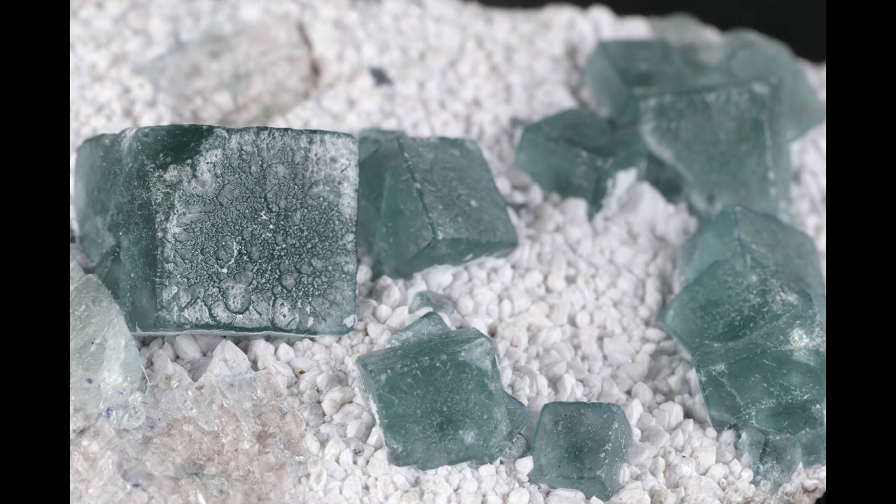 モランディーブルーフローライト 原石 48.1g / Morandi Blue Fluorite