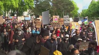 Hundreds occupy Fremont Bridge for 19th night of protests