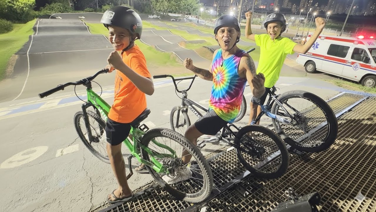 LEVEI O ARTUR NUMA   PISTA DE BIKE PROFISSIONAL …