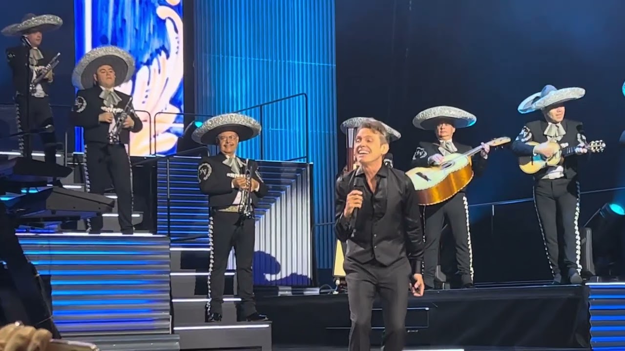 LUIS MIGUEL “SI NOS DEJAN” 1er SHOW TOUR 2023 MOVISTAR ARENA  BUENOS AIRES ARGENTINA 03 08 2023