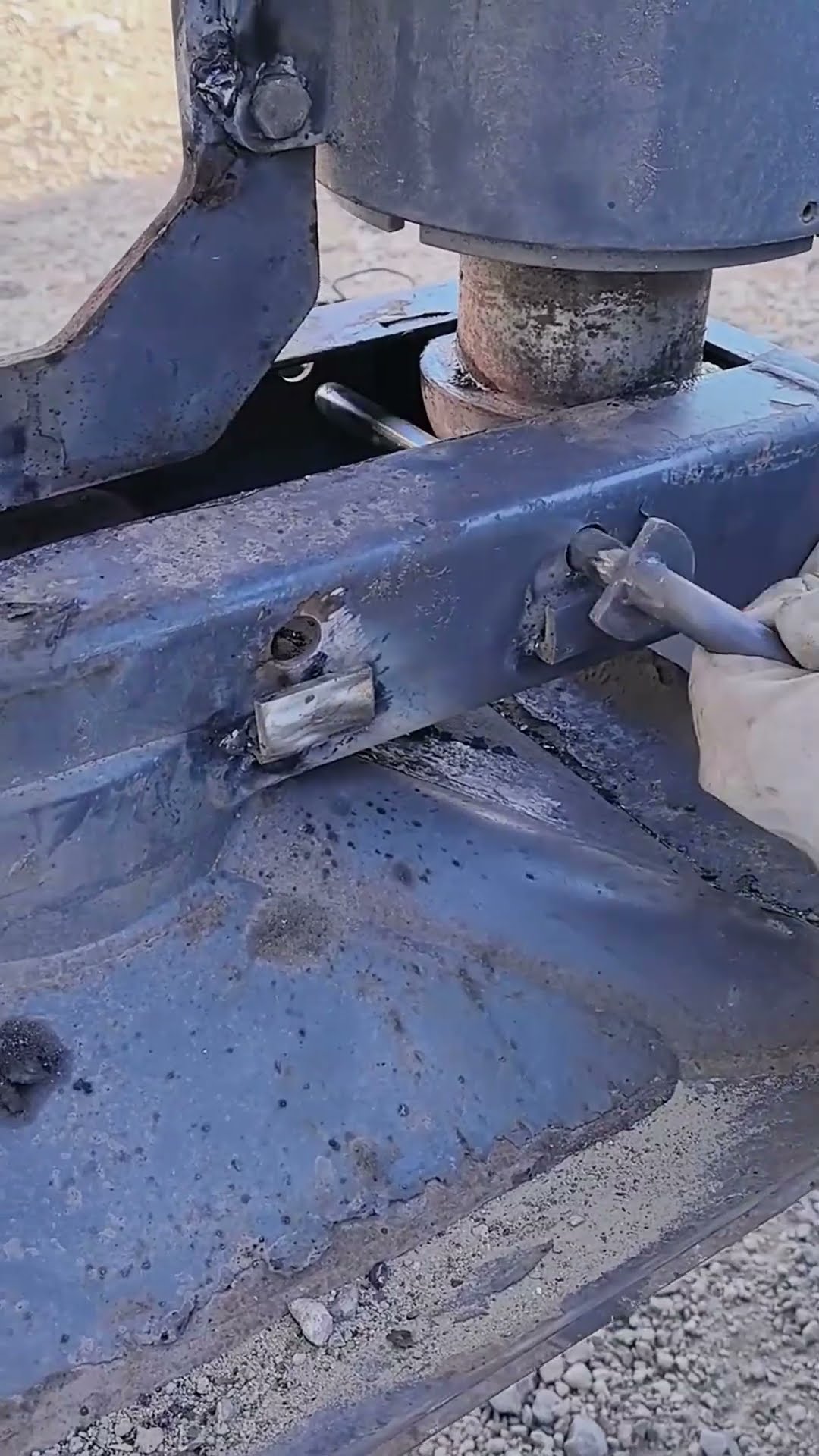 Adjustment process of crane support seat- Good tools and machinery make work easy