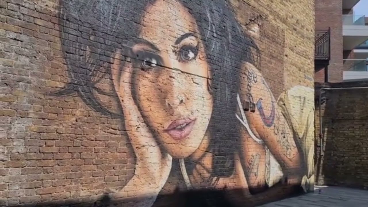 Amy Winehouse, Favorite Pub in London #London #pubg #amywinehouse #amy amy