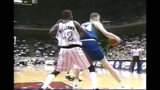 Walt williams slugs shawn bradley in the mouth dallas@houstongame
played on may 13, 2000