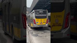 Ônibus articulado no terminal da estação Artur Alvim
Ônibus articulado no terminal da estação Artur Alvim Ônibus articulado no terminal da estação Artur Alvim