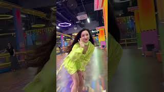 Roller skating tutorial #dance #cutebabysinging#adorablewa is online#contentINSULATIONSHARINGPLAN
