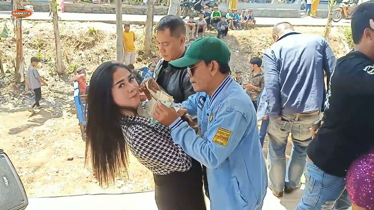 SAWER TERBANYAK DI PANGGUNG HAJATAN