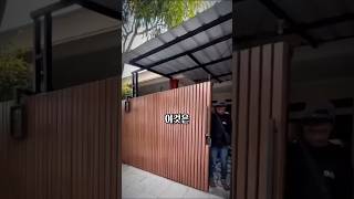 슬라이딩 문 안에 숨겨진 비밀 공간