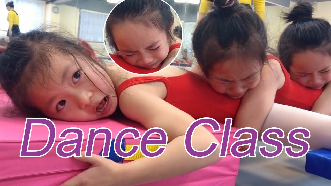 Ballet Classroom Dance Training,Difficult splits training is only for achieving great dance art.