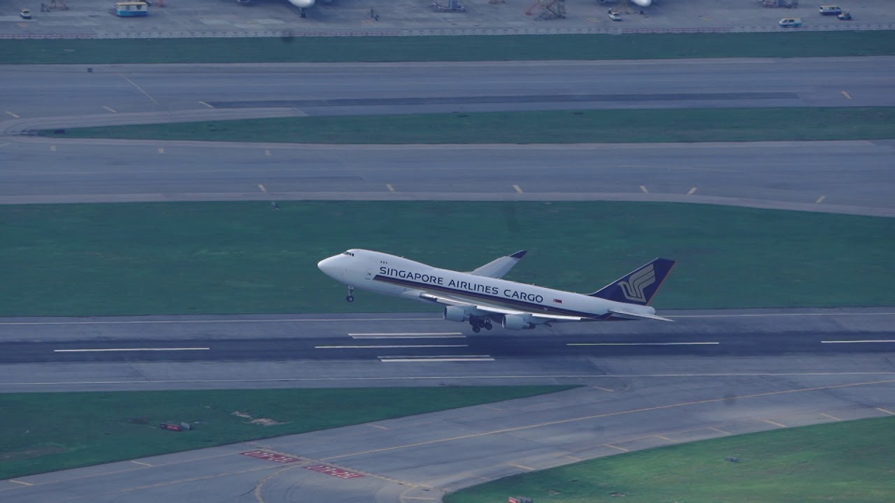 Singapore Cargo taking off at Hong Kong Airport with ATC a350 preis