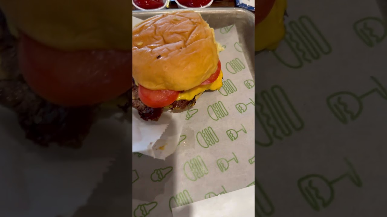 In-N-Out Burger VS. Five Guys (American Fast Food Review!) #reviewshorts #burger #foodblogger