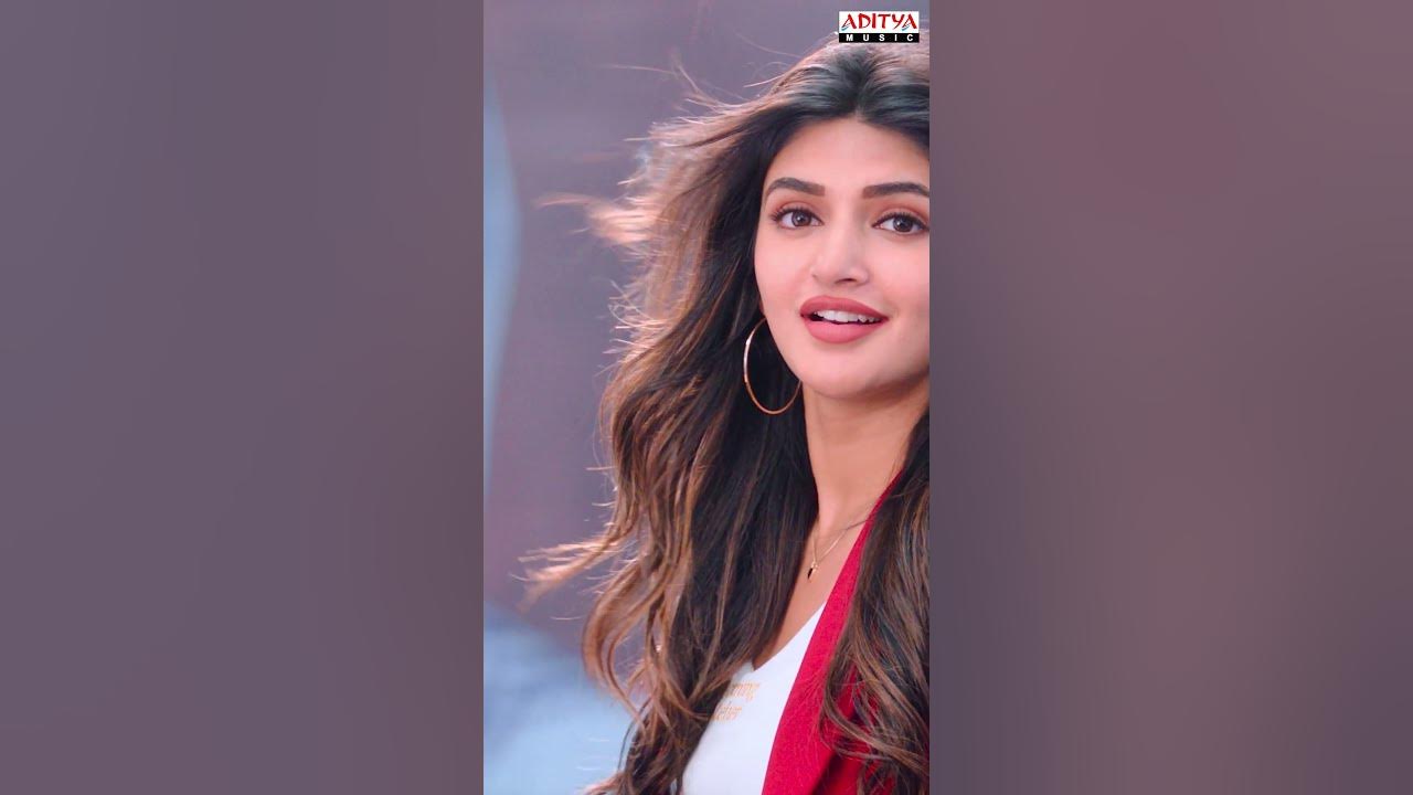 #Sreeleela Mass Dance #RaRaBangaram  #Aadikeshava #Shorts