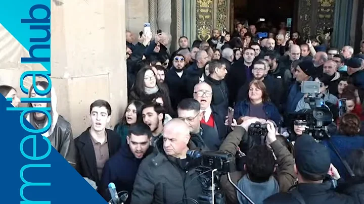 «Վե-հա-փառ», հավատավոր ժողովուրդը Մայր Աթոռում միաբերան հոգևոր երգ է երգում