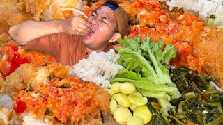 MAKAN AYAM SPICY MCD GEPREK🍗SAMBEL GEPUK🌶️ LALAP JENGKOL MUDA MENTAH KANGKUNG DAN SELADA