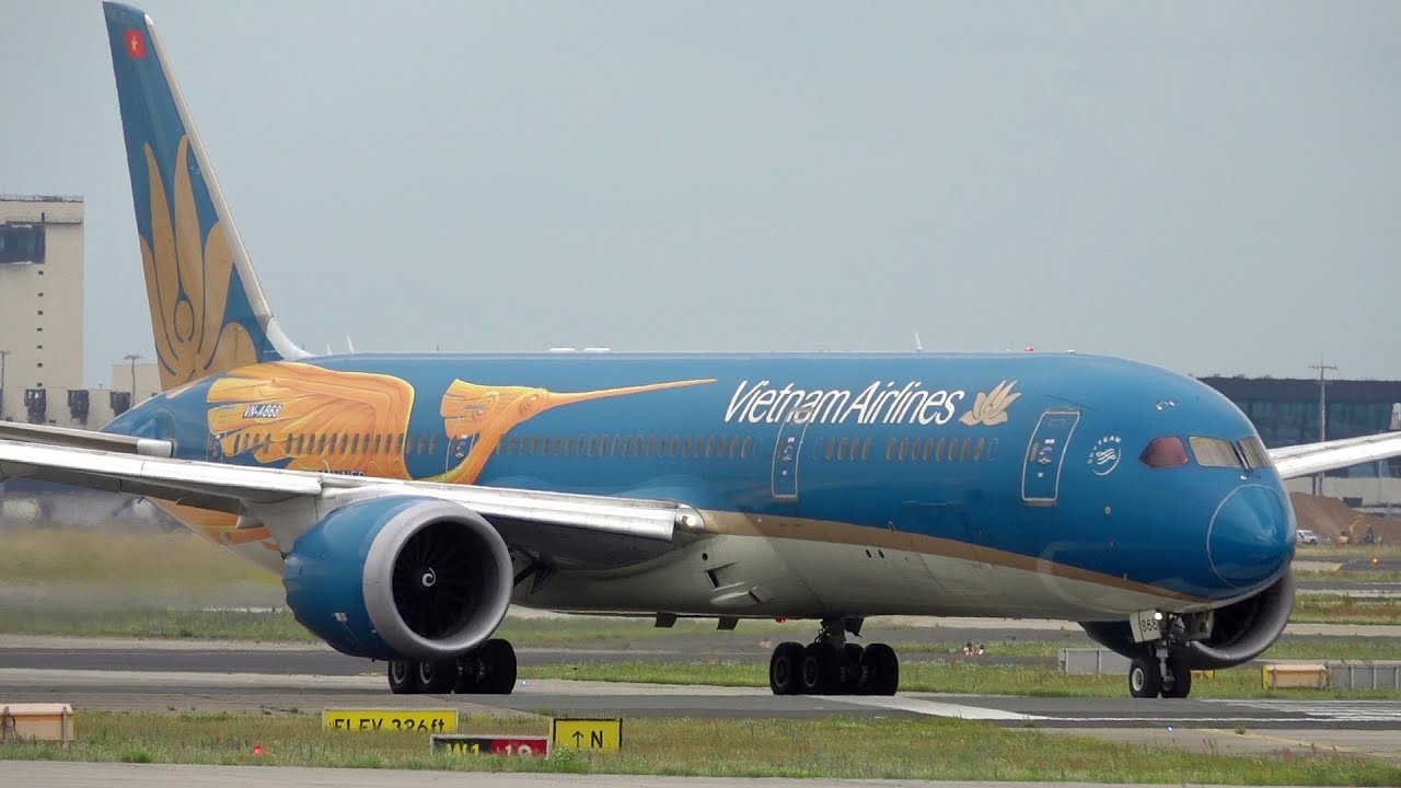 Rare Vietnam Airlines B787-9 (VN-A868) ‘Chim Lạc’ Livery Takeoff ...