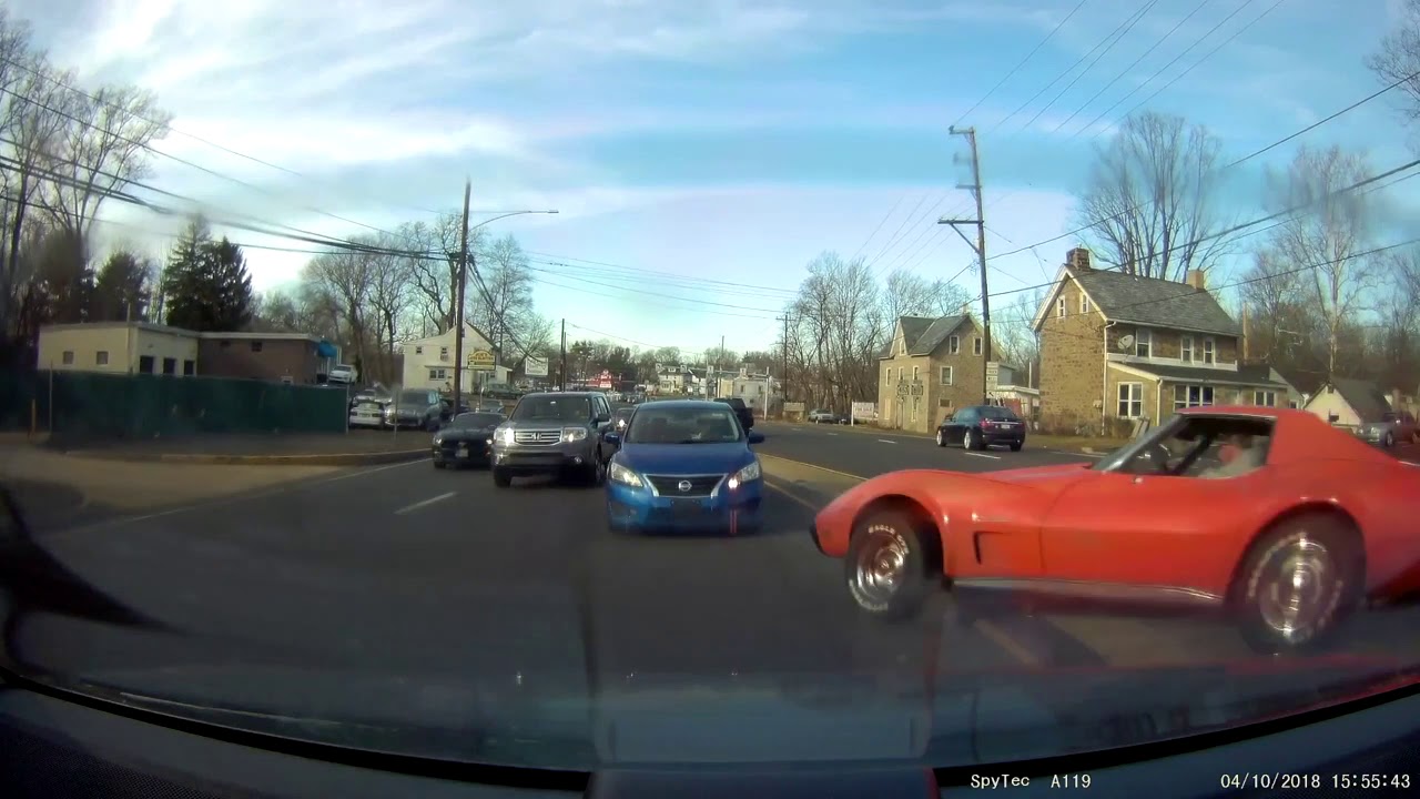 Expensive Sports Car Gets Destroyed After Colliding With Another Car in Accident - 1093022