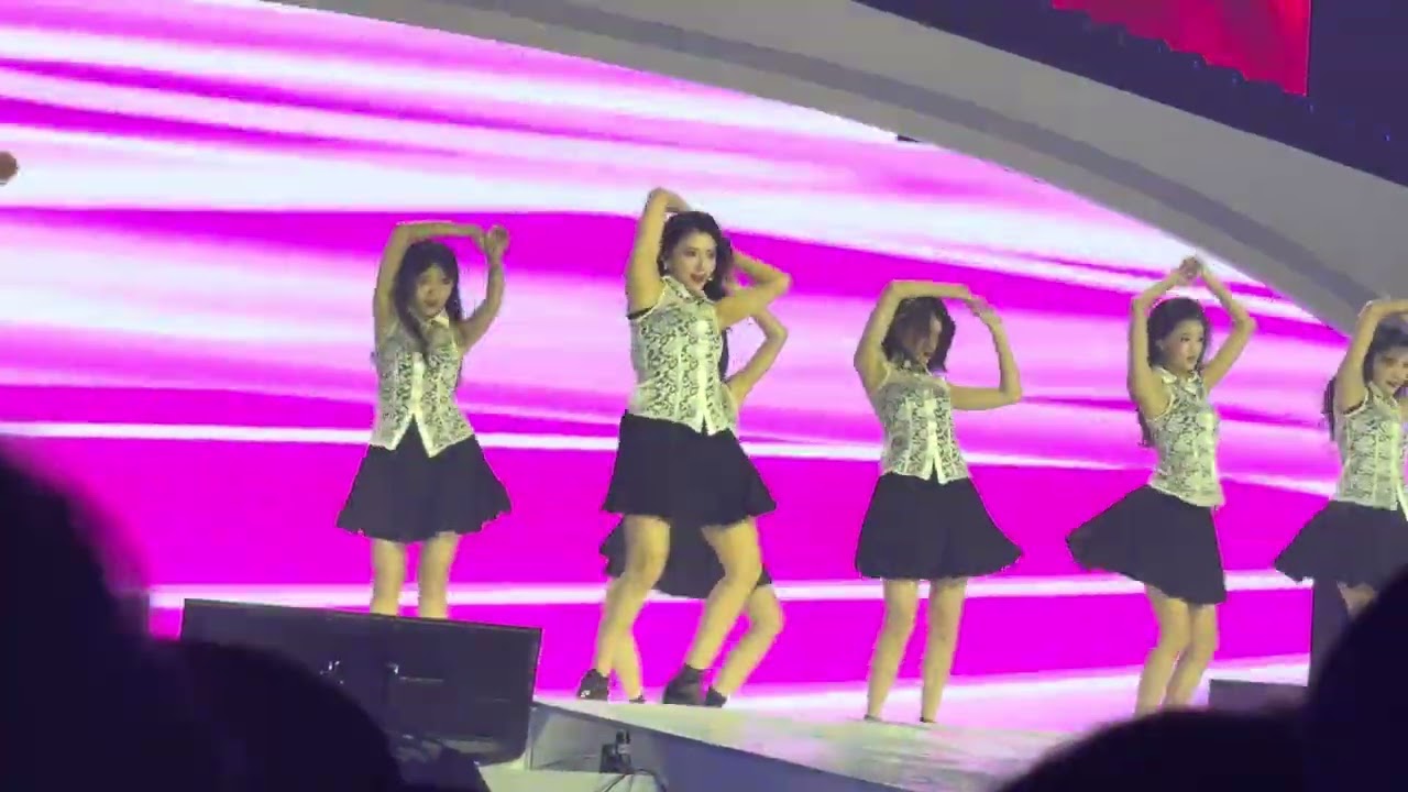 Fancam JKT48 - KIII Medley: Teacher Teacher / How Come / Don’t Look Back in The First Snow