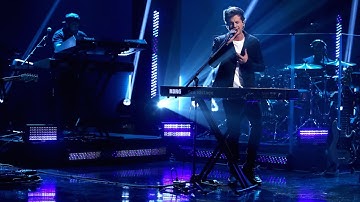 Charlie Puth Sings 