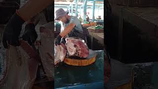 Here's how to clean the scales of large tuna