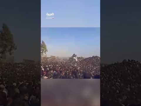 تدافع الفلسطينيين في غزة للحصول على كيس طحين