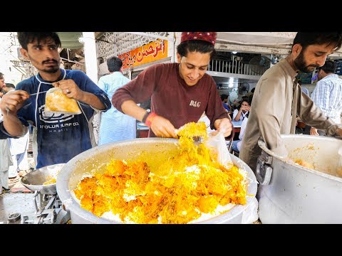 street-food-in-karachi---golden-chicken-biryani-+-haleem---pakistani-street-food-tour-of-karachi!