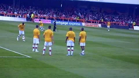 Wilshere, Randall, Simpson, Dunne and Ogogo warm u...