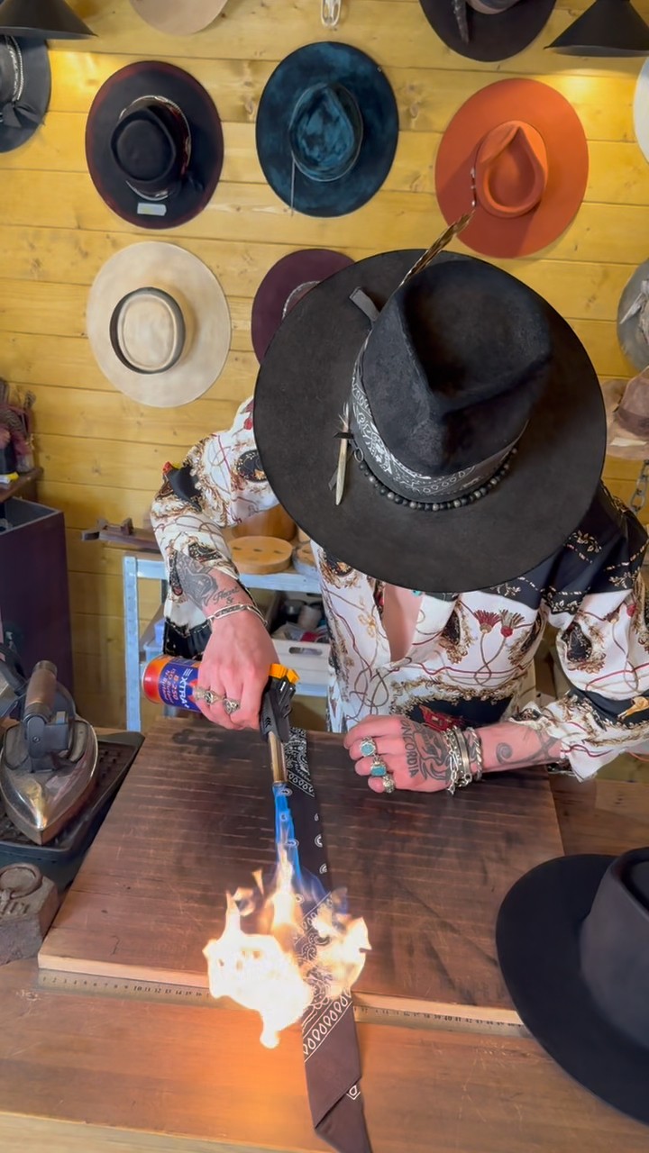 南アフリカ　MOONSHINE  オリジナル　ハンドメイド　インテリア MOONSHINE” Custom hat, handcrafted process. - YouTube