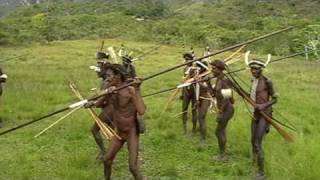 Танец с папуасами. Dancing with papuans.