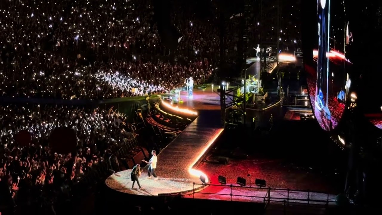 Coldplay - Yellow (LIVE in Madison, WI) 7/19/2025