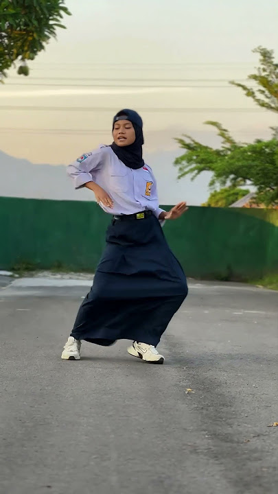 Dance di Bawah Gunung yang lagi Viral ? 😁 Azizah MRDS | Dance Cover #dance #viral