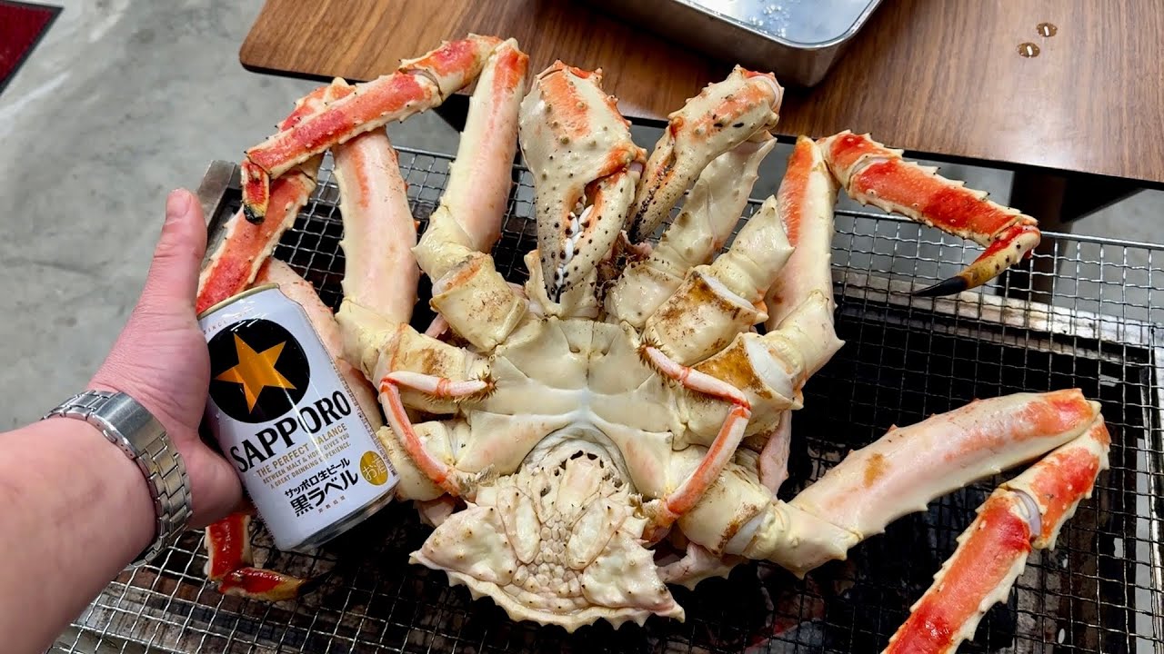 Я высосал и выпил огромного камчатского краба общим весом 4 кг!