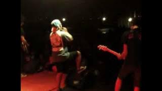 Modern Guns - i never feel alone live  @itc depok