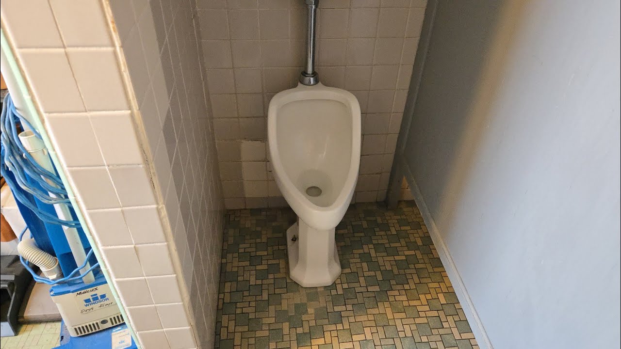 [459] Kohler Brampford Urinals and Crane Whirlton Toilets at UMA Hampshire House