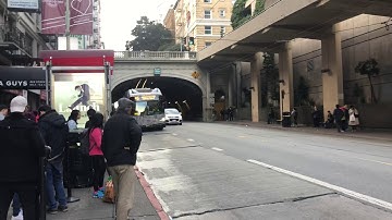 Muni trolleybus goes off wire
