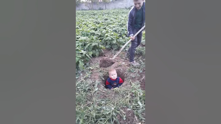 çocuğu  diri  diri  gömüyor🤣🤣
