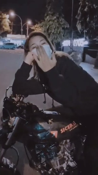 Story Wa cewek cantik naik motor antik