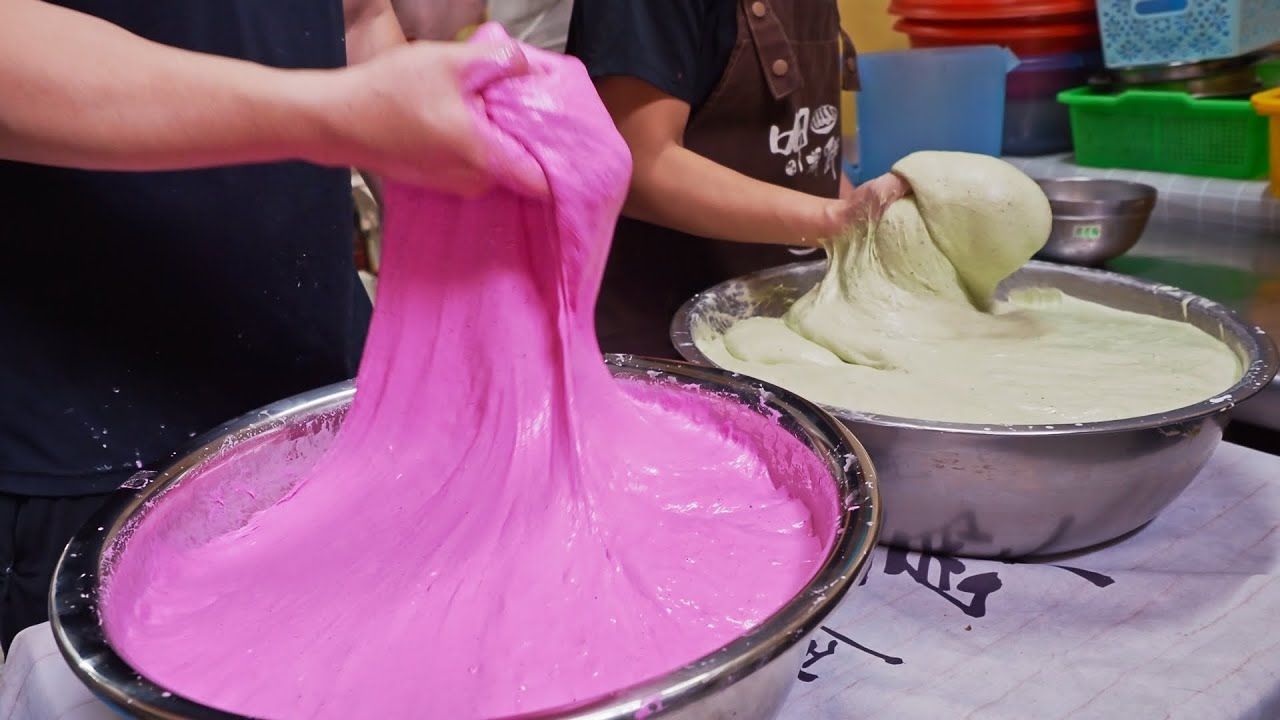 Soft and Colorful！Crispy Egg Spring Rolls, Dragon Fruit Spring Rolls making/呷潤餅！火龍果春捲皮, 香菜皮蛋潤餅製作