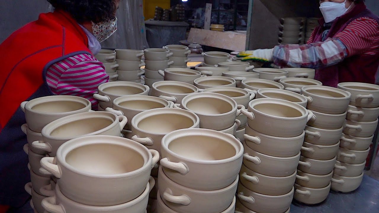 ⁣process of mass production of Korean traditional bowls. Korean Ceramic Factory