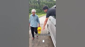 Anh ấy chỉ nhờ nhặt chiếc điện thoại của mình 😢