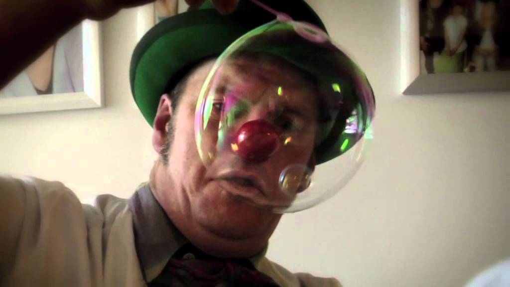 The Kid and the Clown: A moment of bubbles - YouTube