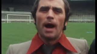 PSV selectie 1974-1975 zingt kampioenslied