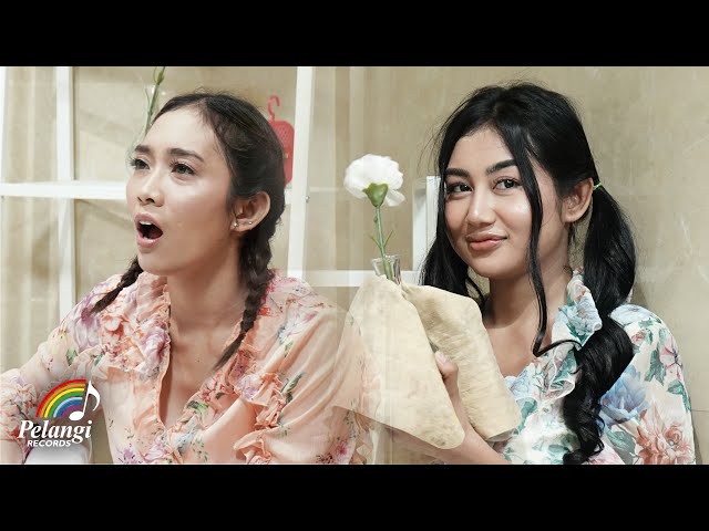 Duo Serigala - Yang Enak Enak Saja (Official Music Video) class=