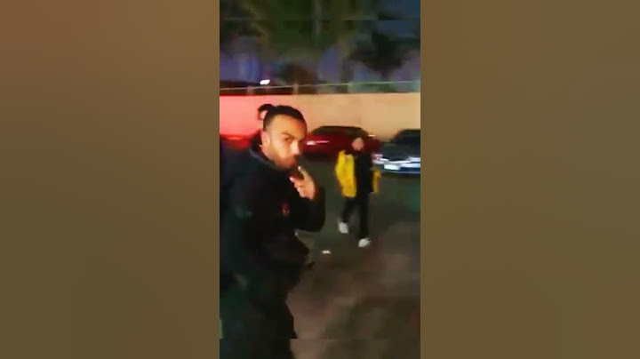 خناقه افشه مع صحفي بعد مباراه الاهلي و صن داونز بسبب تصويره لافشه من غير ما يعرف
